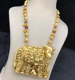 Divine Kamdhenu Temple Jewelry Set