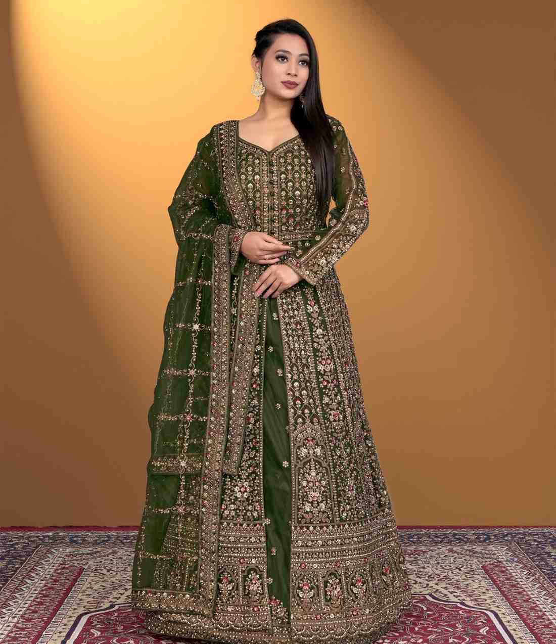 Glamorous Evening Wear Gown With Heavy Sequence Embellishments