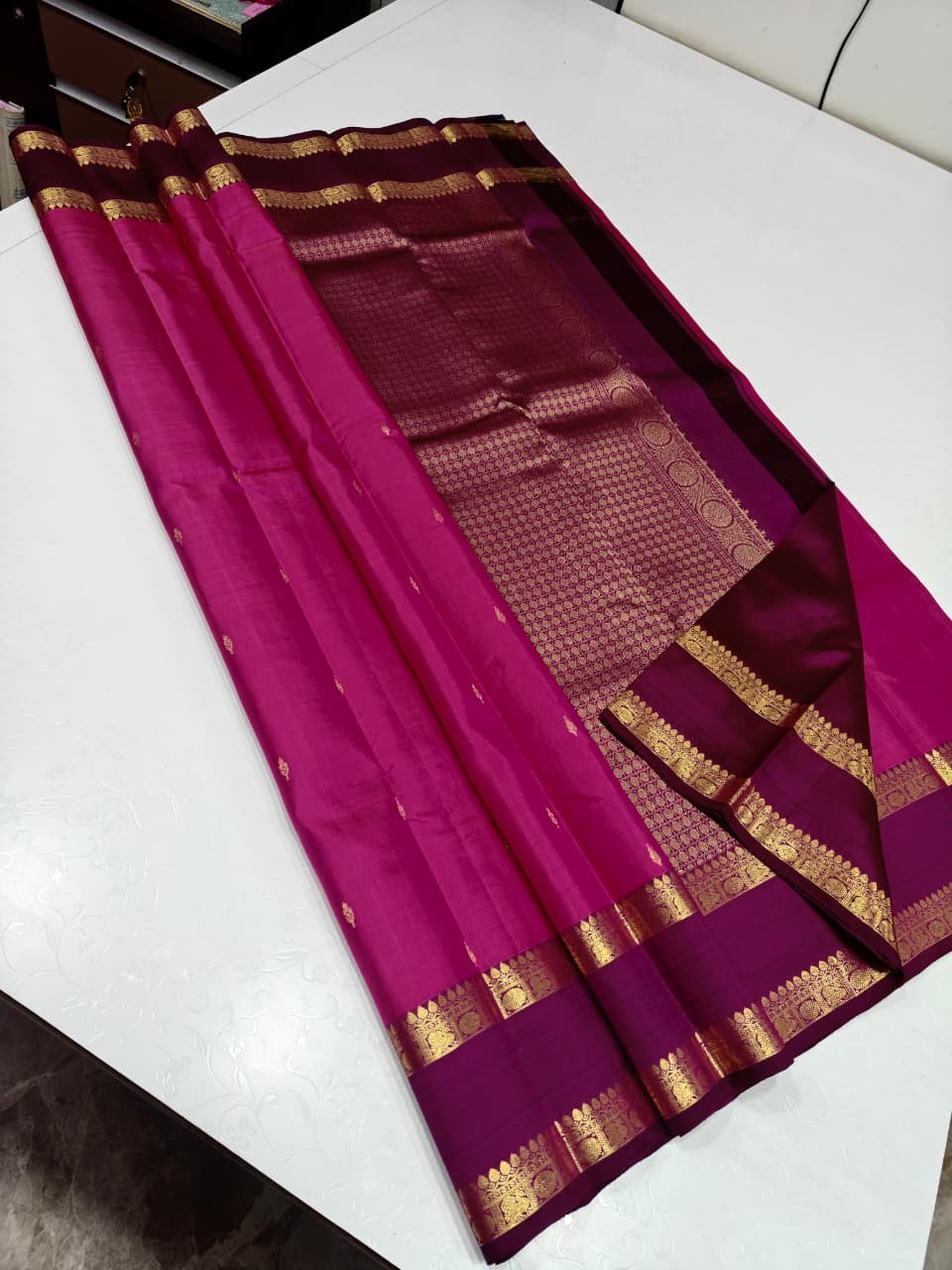 Classic Peacock Motif Kancheepuram Silk Saree With Contrast Border