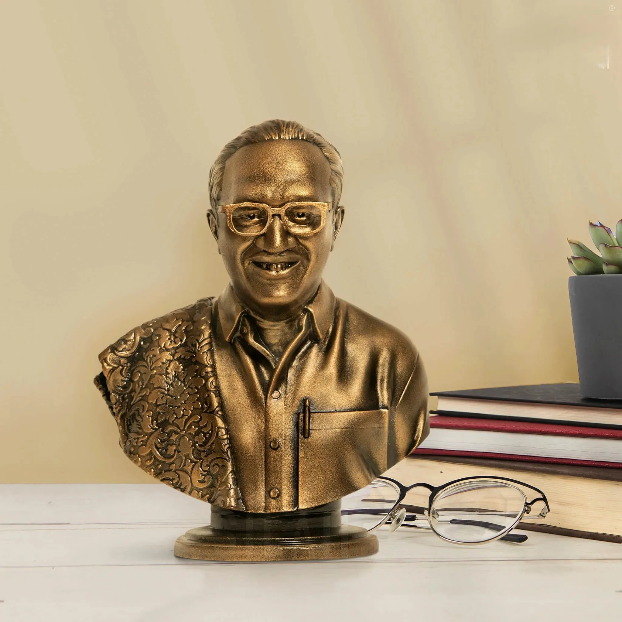Perasiriyar Anbazhagan Sculpture