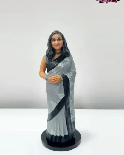 Graceful Lady Miniature