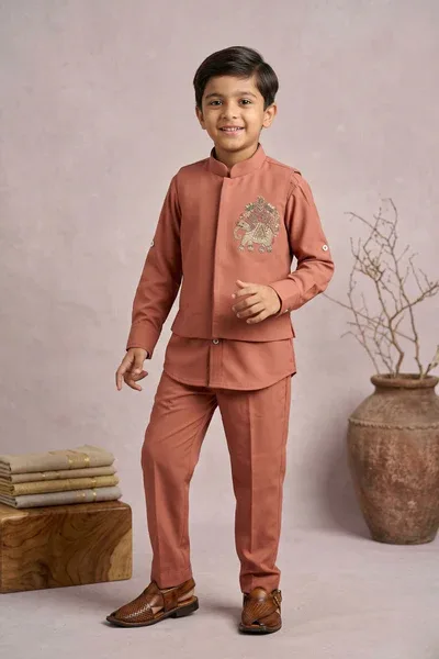 Coral Embroidered Kurta Set With Mandarin Collar For Boys